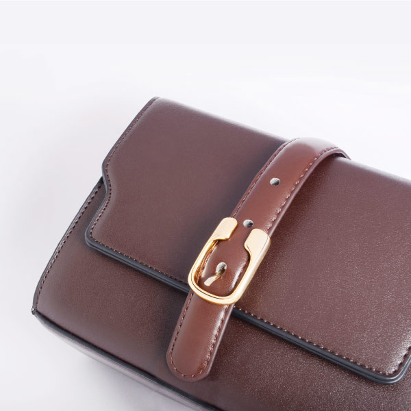 Metal Buckle For Leather Bags can be a decoration on the bag