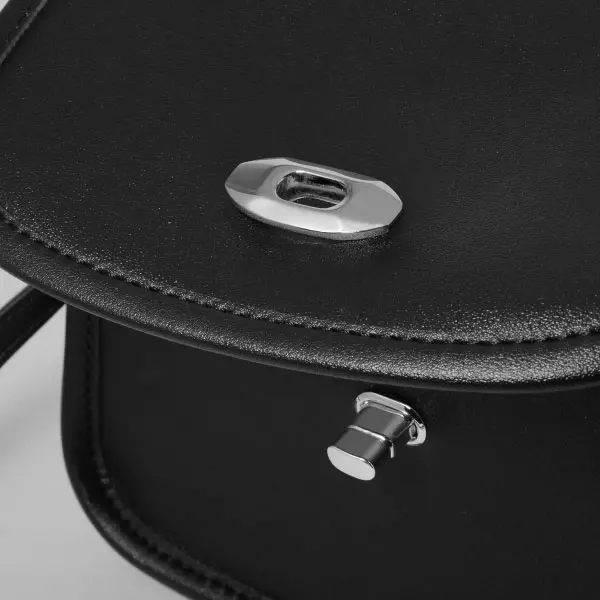 Horizontal Metal Bag Buckle shows off your bag's fashionable style.